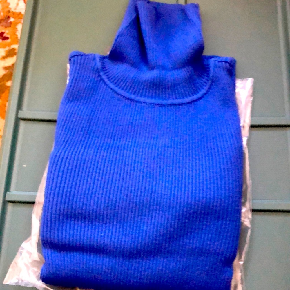 Norm Thompson Large Royal Blue ribbed turtleneck